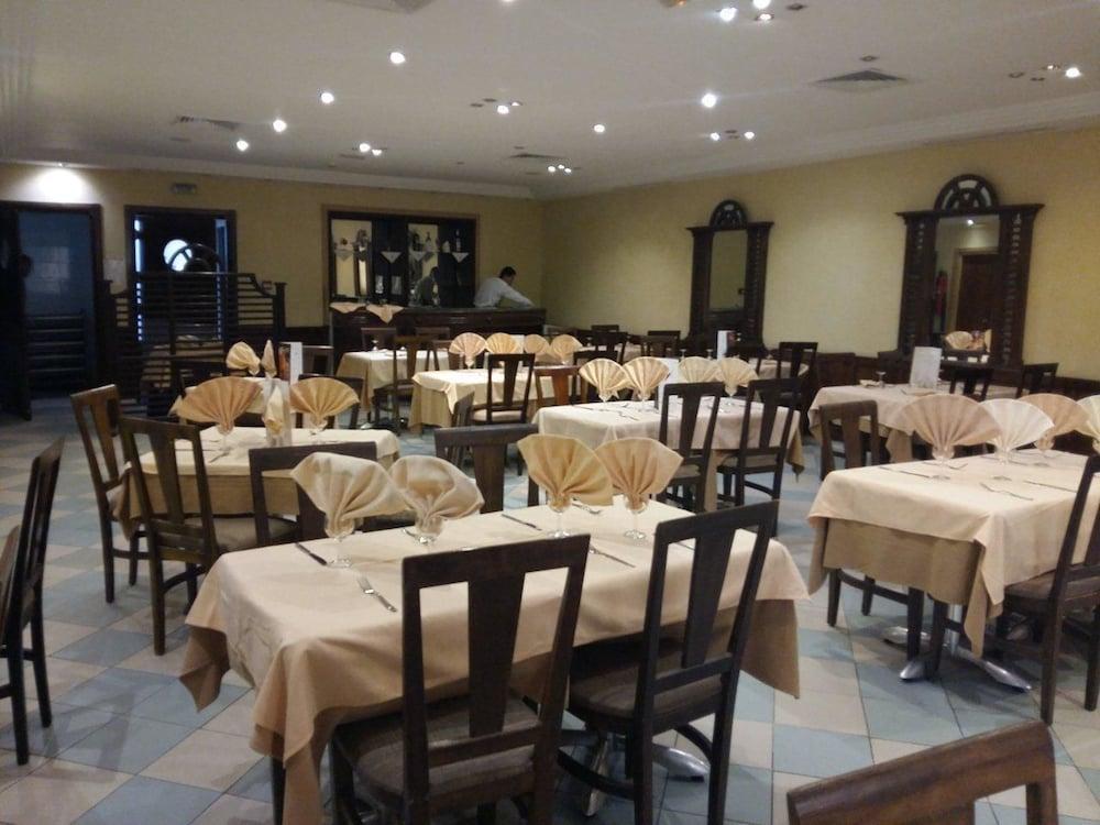 Hotel Ibn Khaldoun Тунис Екстериор снимка