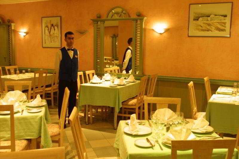Hotel Ibn Khaldoun Тунис Екстериор снимка