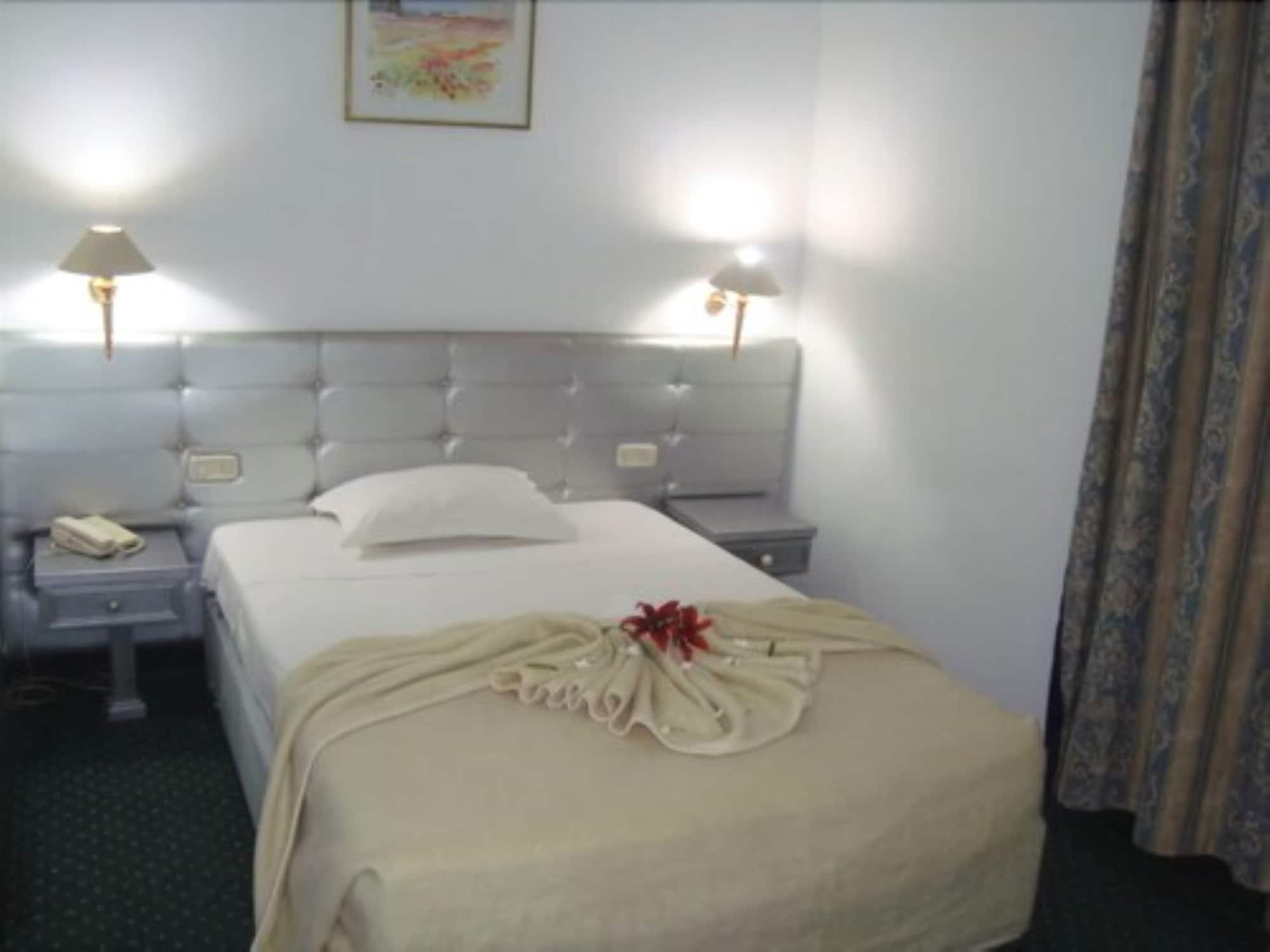 Hotel Ibn Khaldoun Тунис Екстериор снимка