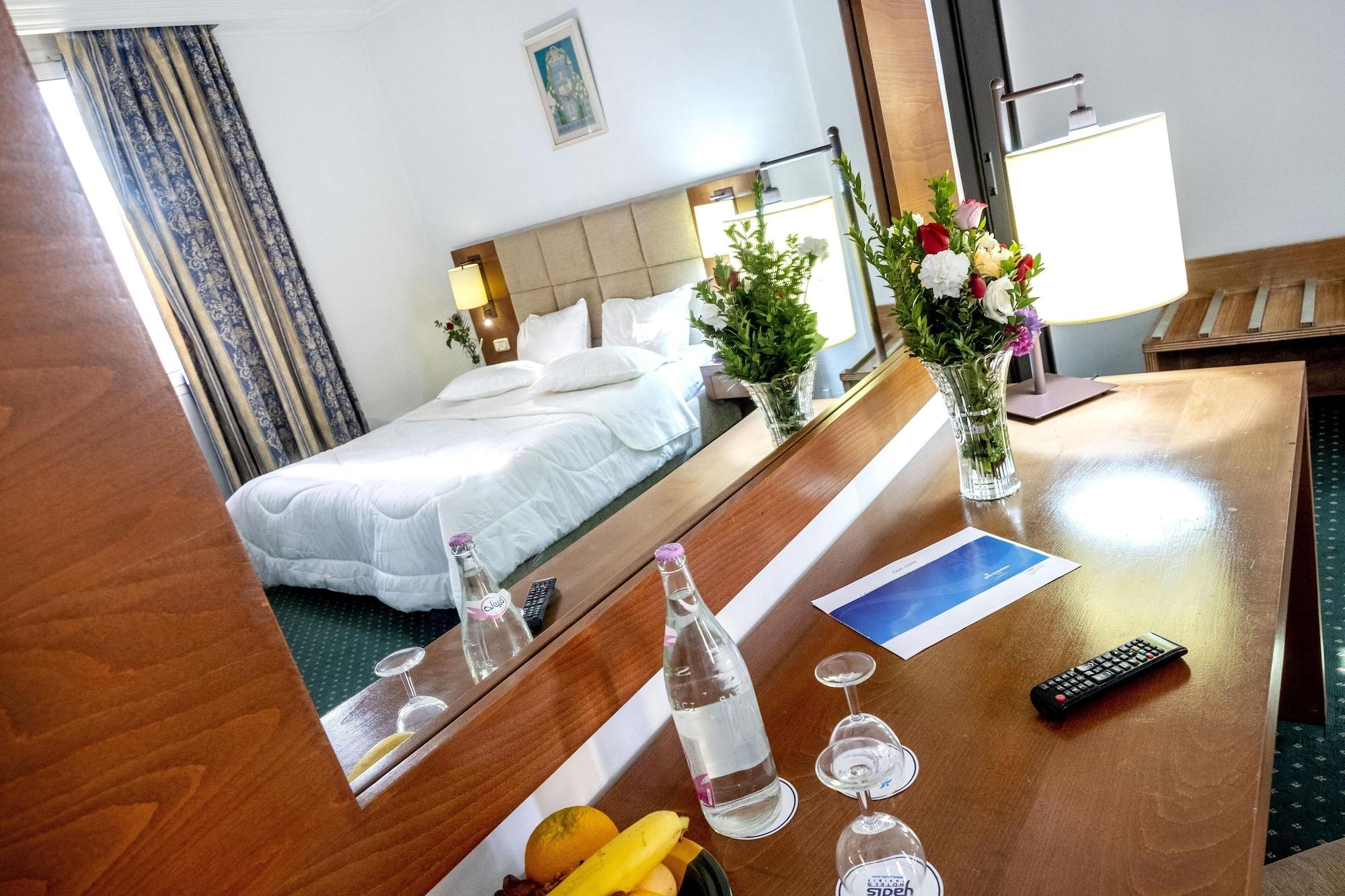 Hotel Ibn Khaldoun Тунис Екстериор снимка