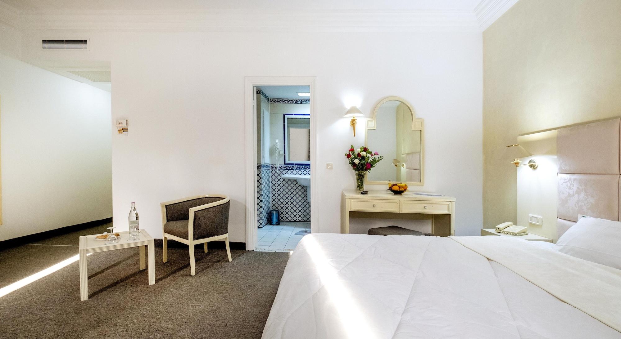 Hotel Ibn Khaldoun Тунис Екстериор снимка