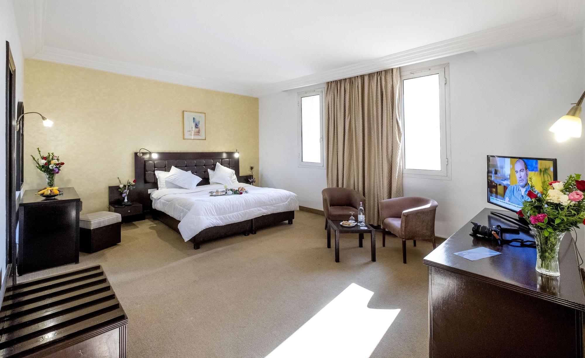 Hotel Ibn Khaldoun Тунис Екстериор снимка