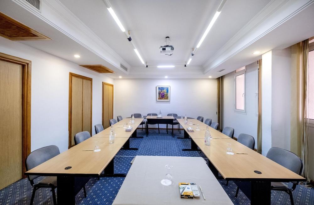 Hotel Ibn Khaldoun Тунис Екстериор снимка