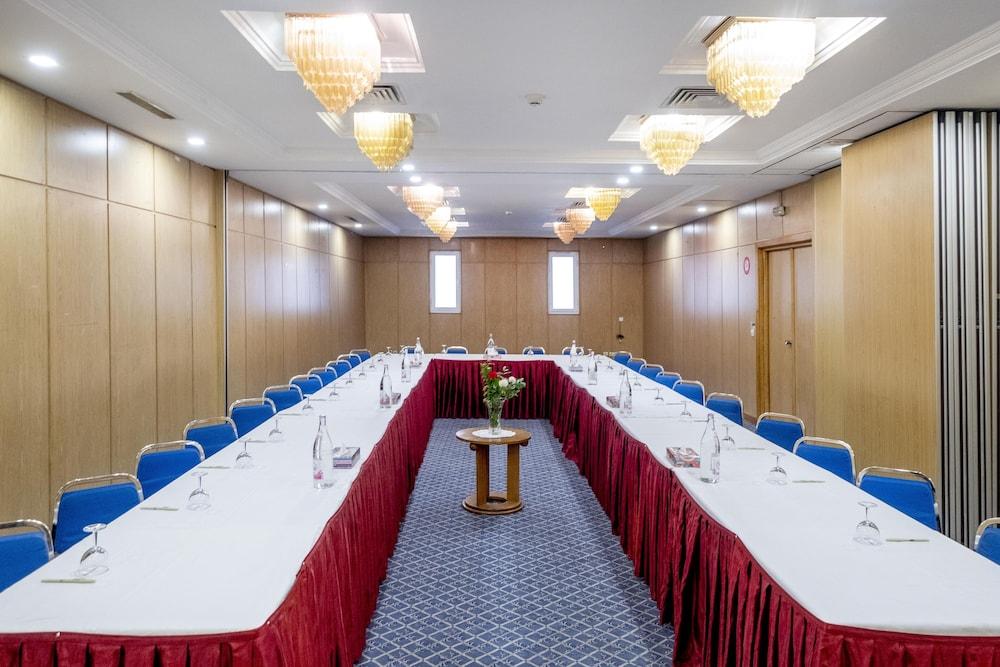 Hotel Ibn Khaldoun Тунис Екстериор снимка