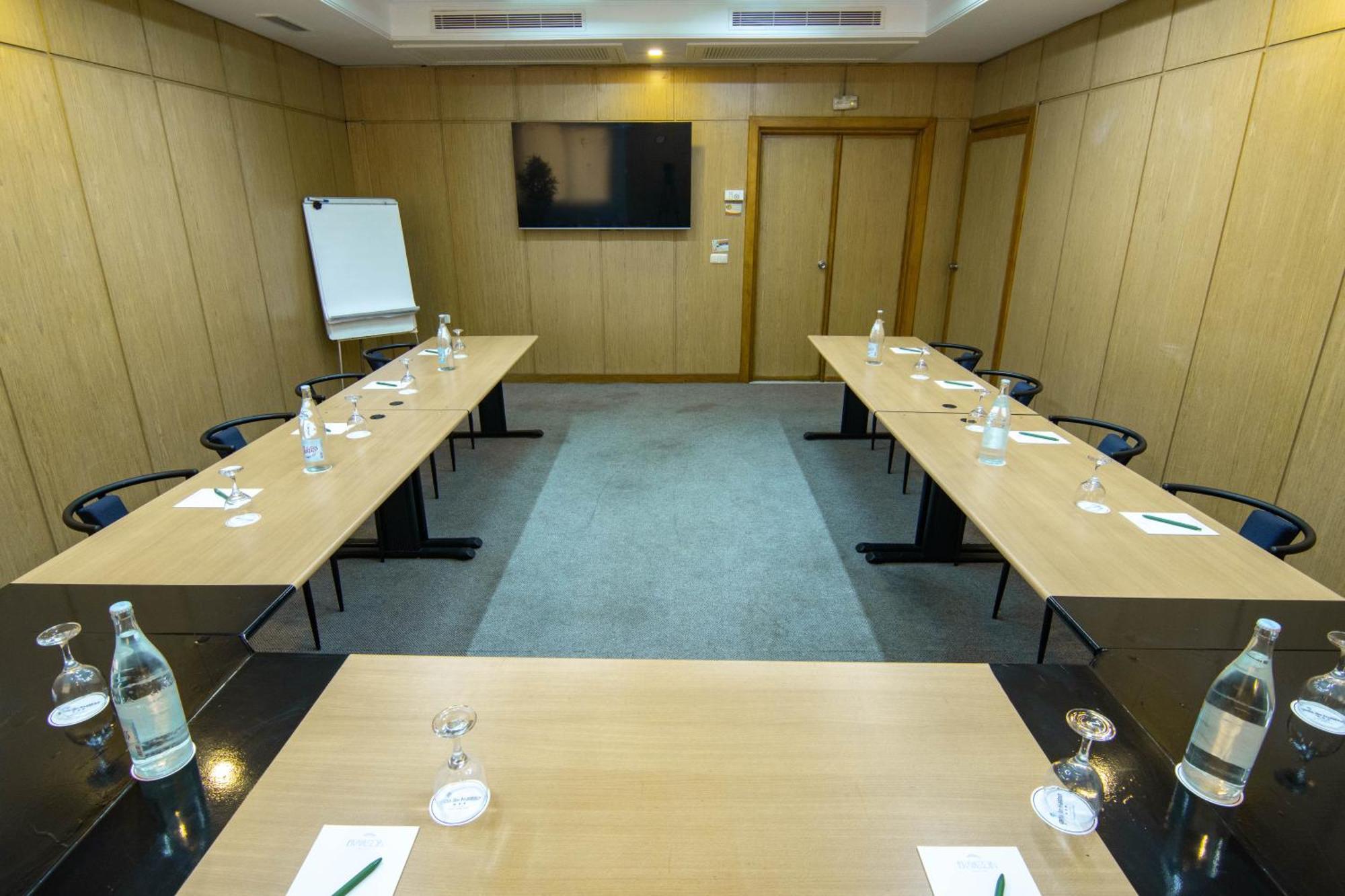 Hotel Ibn Khaldoun Тунис Екстериор снимка