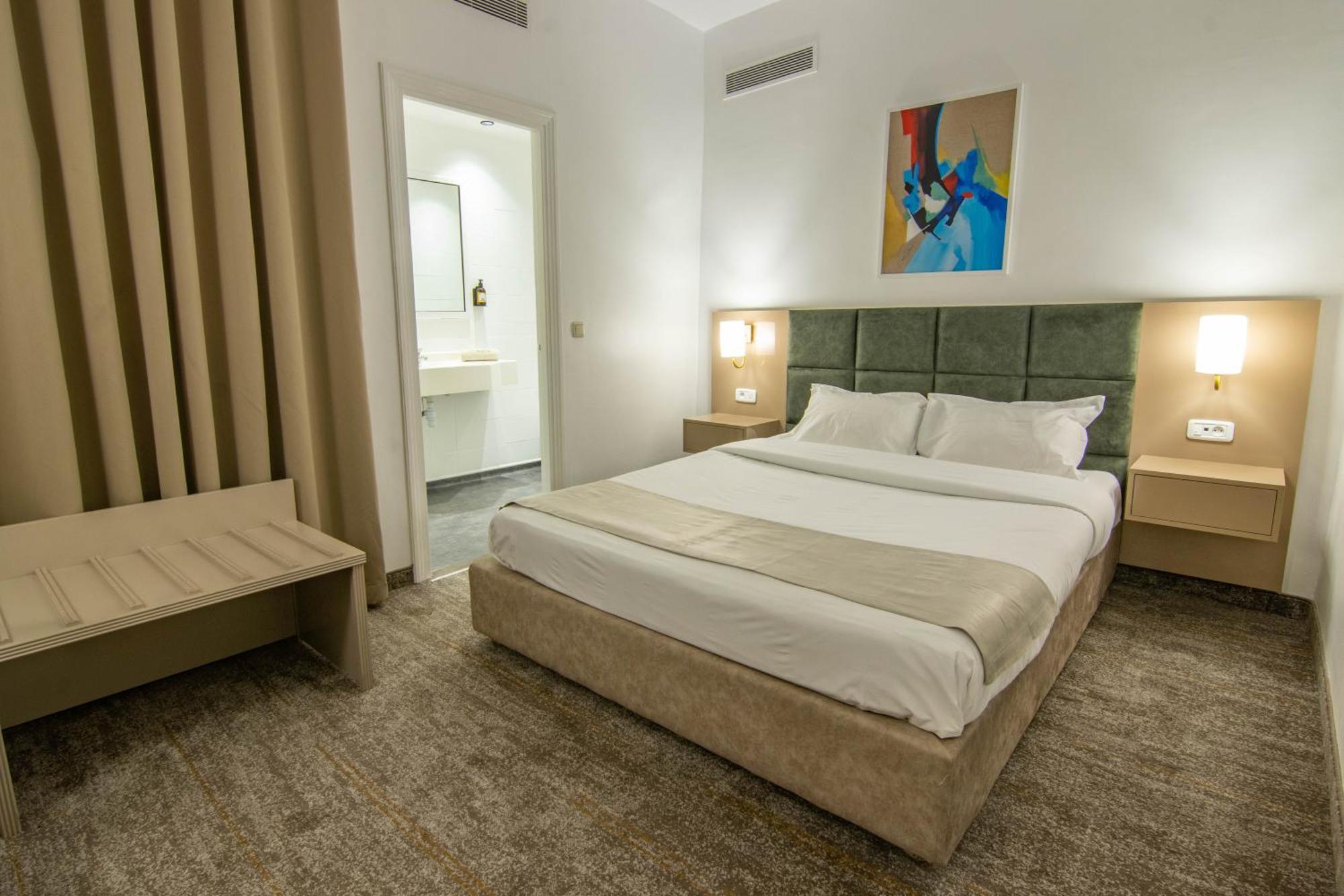 Hotel Ibn Khaldoun Тунис Екстериор снимка