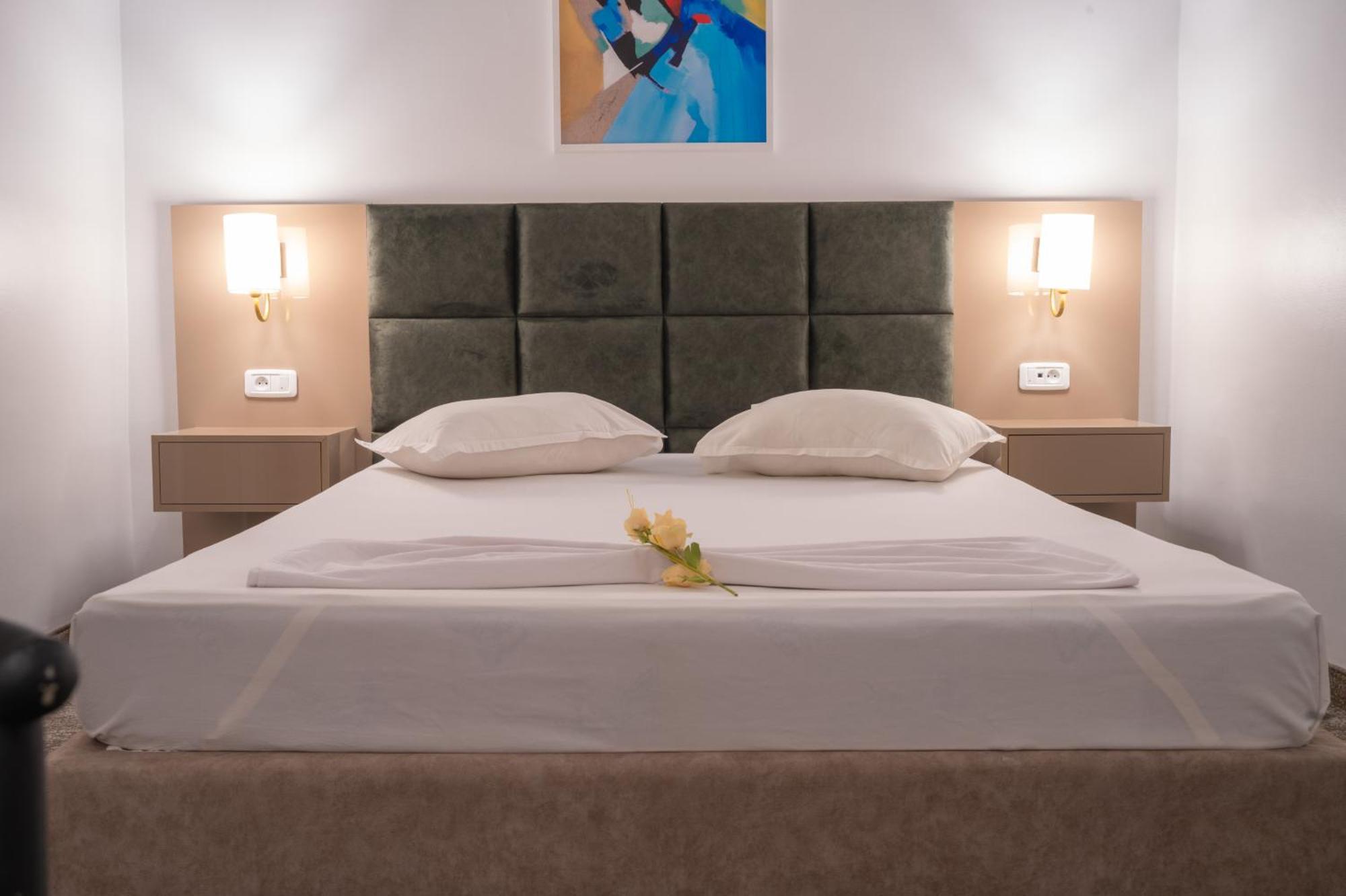 Hotel Ibn Khaldoun Тунис Екстериор снимка