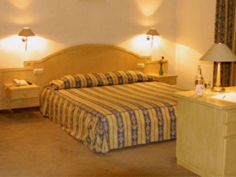 Hotel Ibn Khaldoun Тунис Екстериор снимка
