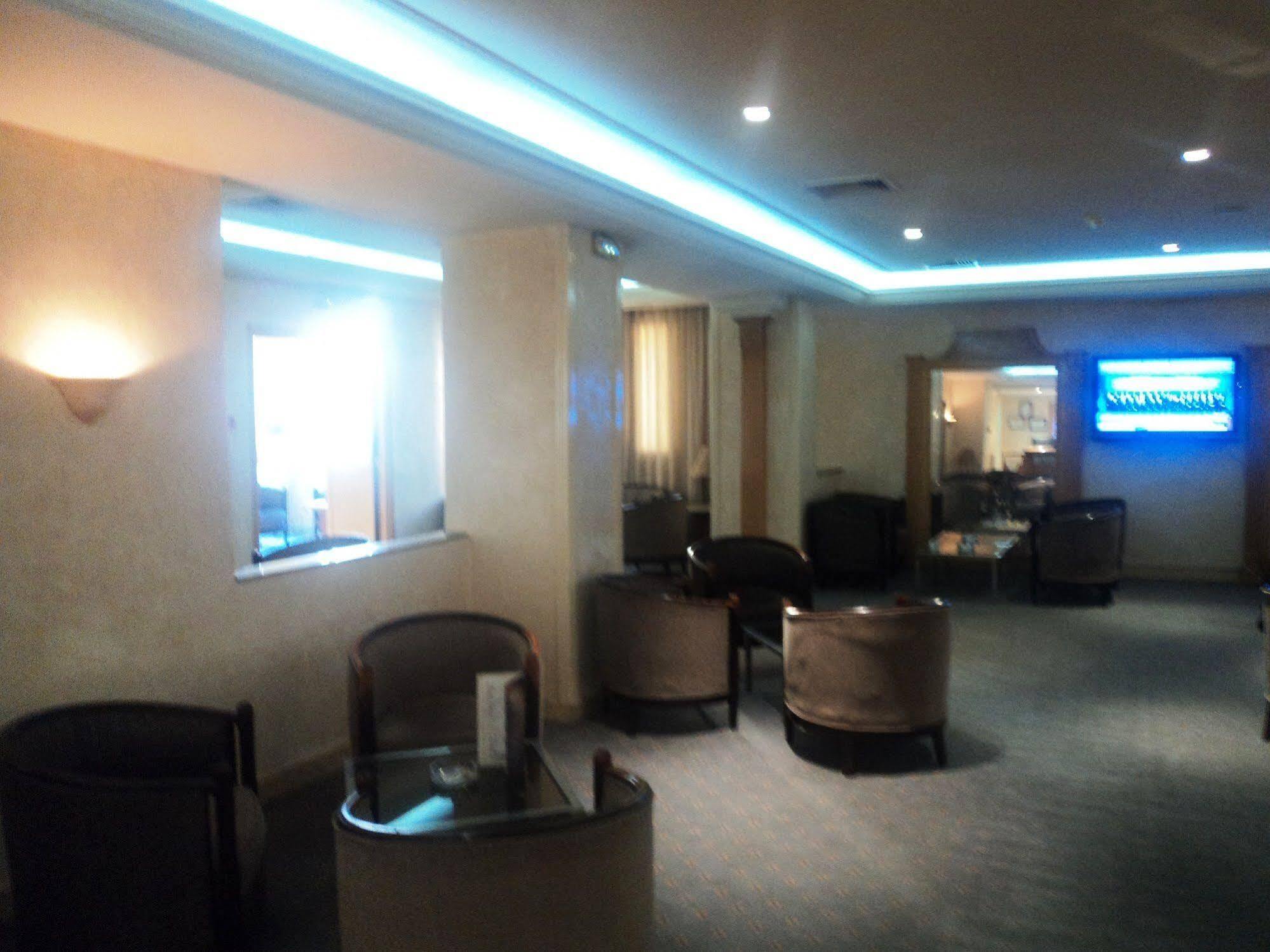 Hotel Ibn Khaldoun Тунис Екстериор снимка